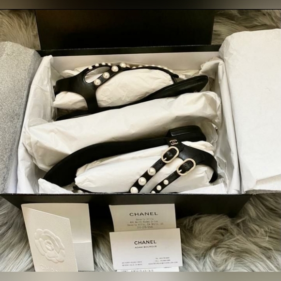 CHANEL Pearl Black Thong Sandals Sz 36 - Picture 2 of 7